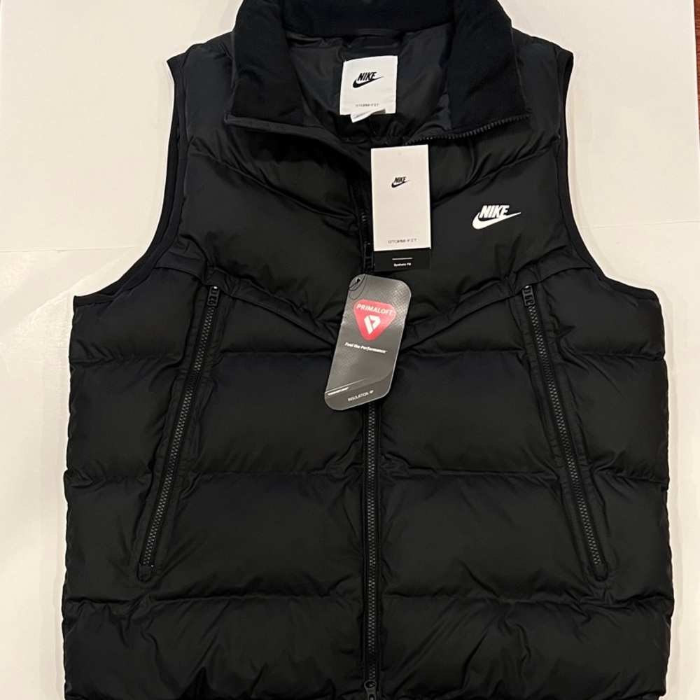 New Nike Men’s Black Quilted Vest in size large